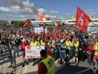 ZF-Beschäftigte demonstrieren im Juli 2025 beim Aktionstag in Schweinfurt